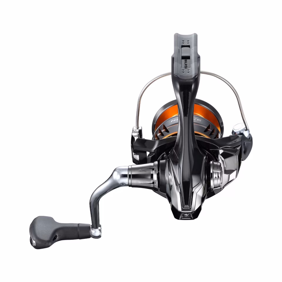 SHIMANO Nexave FJ 2500 Spinnrolle: AR-C Spule, 3+1 korrosionsbeständige SA-RB Kugellager, G-Free Body für bessere Balance, HAGANE Getriebe – ideal für Spinnfischen Süßwasser, Küste und Friedfisch
