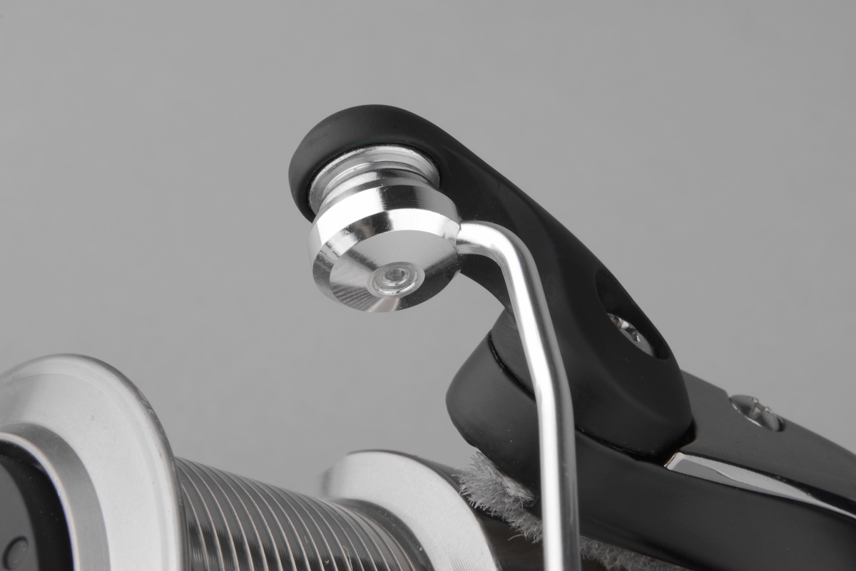 SPRO Long Cast Pro 4000 mit Metallknauf und Spule