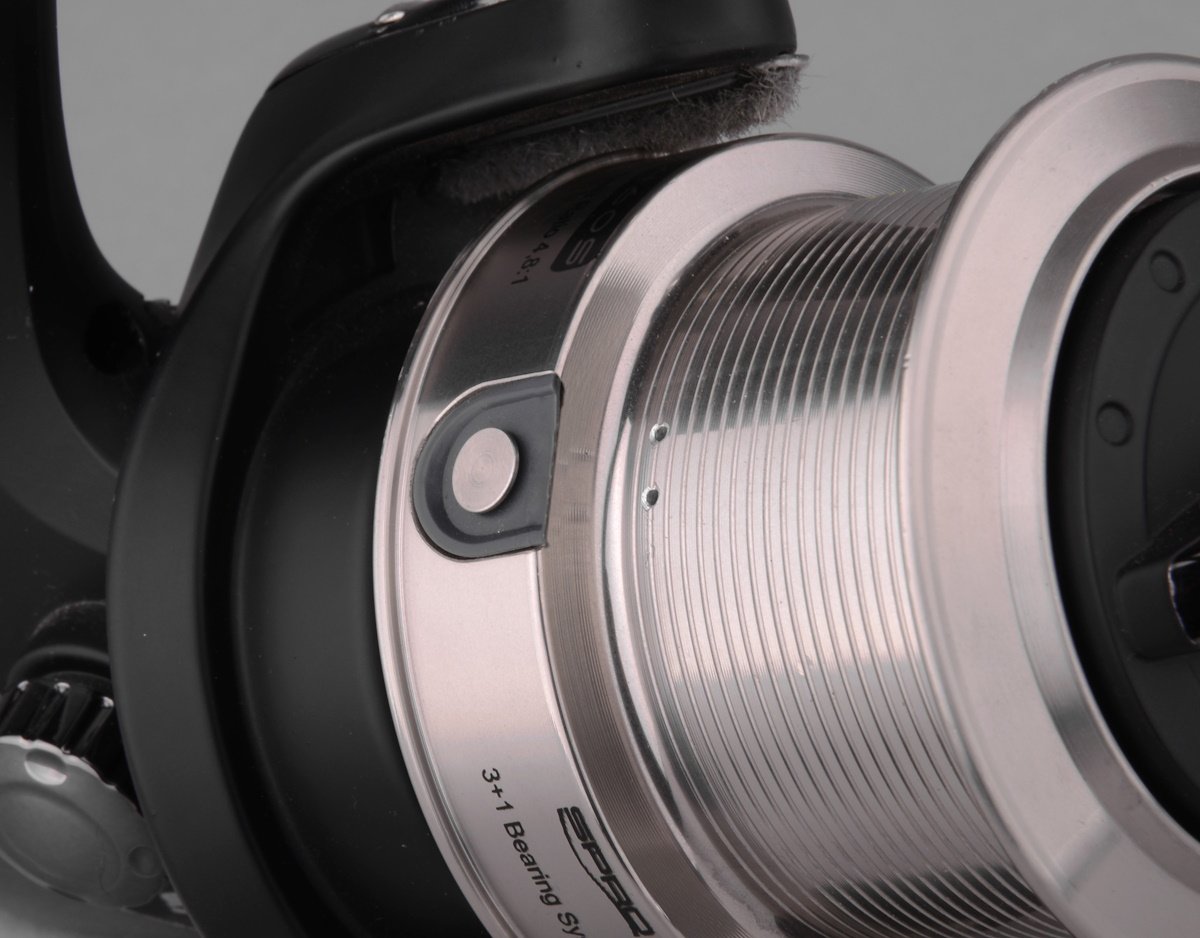 SPRO Super Long Cast Pro 4000 Angelrolle – Weitwurf-Spule