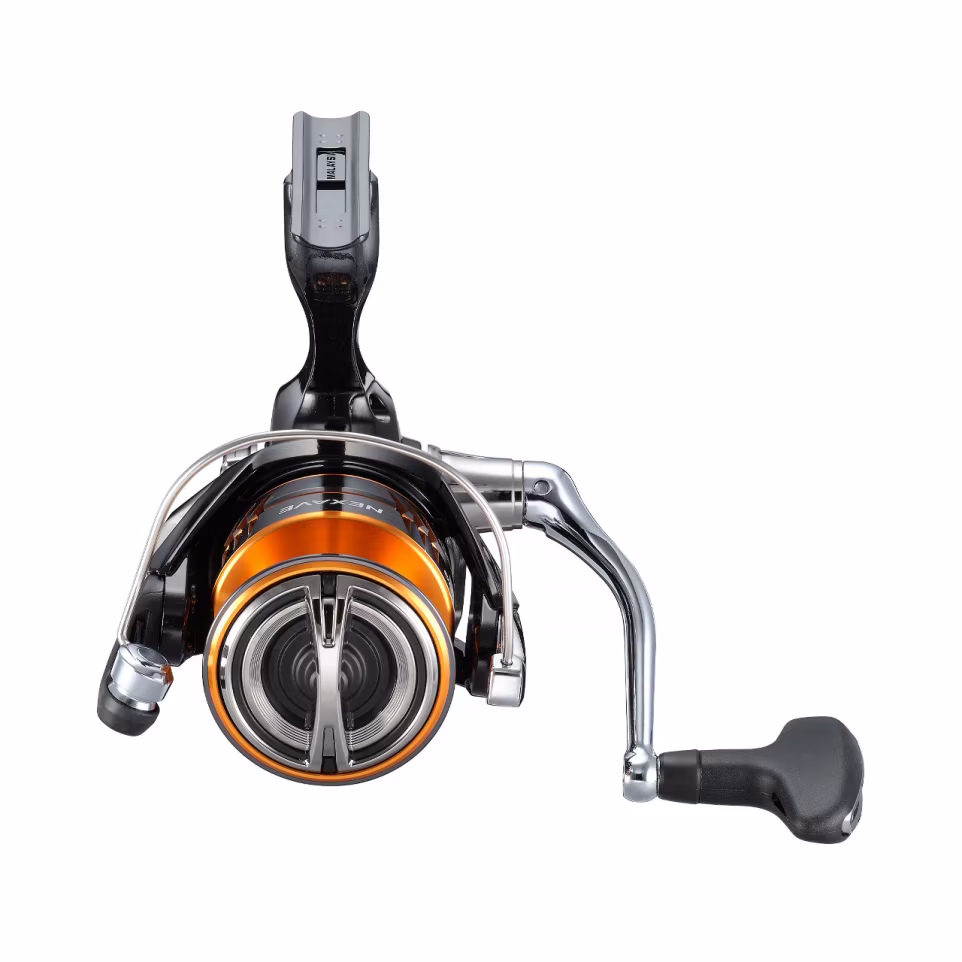 Spinnrolle SHIMANO Nexave FJ 2500 mit orangefarbener Spule, 3+1 korrosionsbeständige Kugellager, AR-C Spulendesign, G-Free Body und HAGANE-Getriebe – geeignet für Süßwasser, Küste und Friedfisch-/Feeder-Fischerei